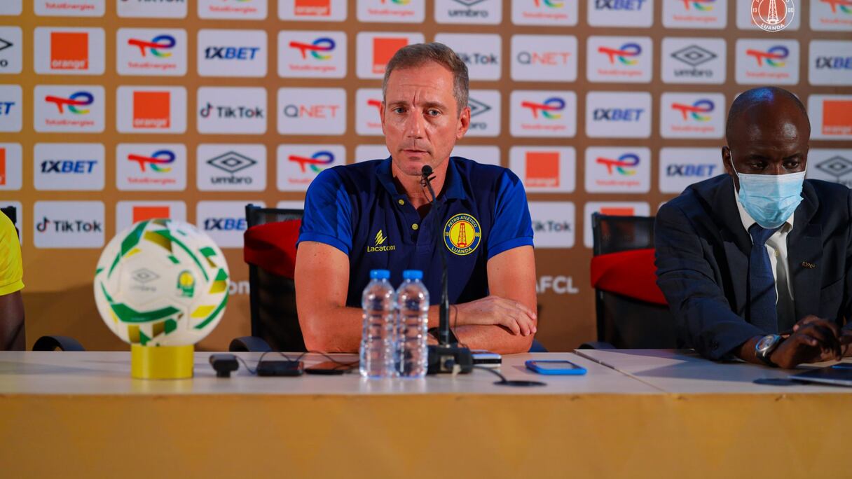 Alexandre Santos, entraîneur de Petro Atlético.