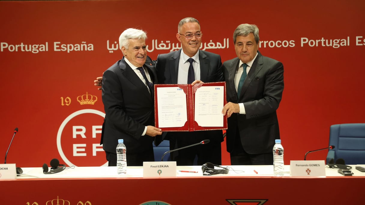 Fouzi Lekjaa, président de la Fédération royale marocaine de football, Pedro Rocha, président de la Commission de gestion de la Fédération royale espagnole de football, et Fernando Gomes, président de la Fédération portugaise de football, le samedi 29 octobre au Complexe Mohammed VI de football.