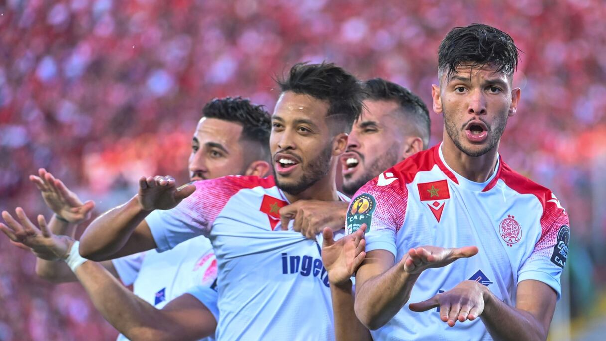 Zouhair El Moutaraji (au centre).