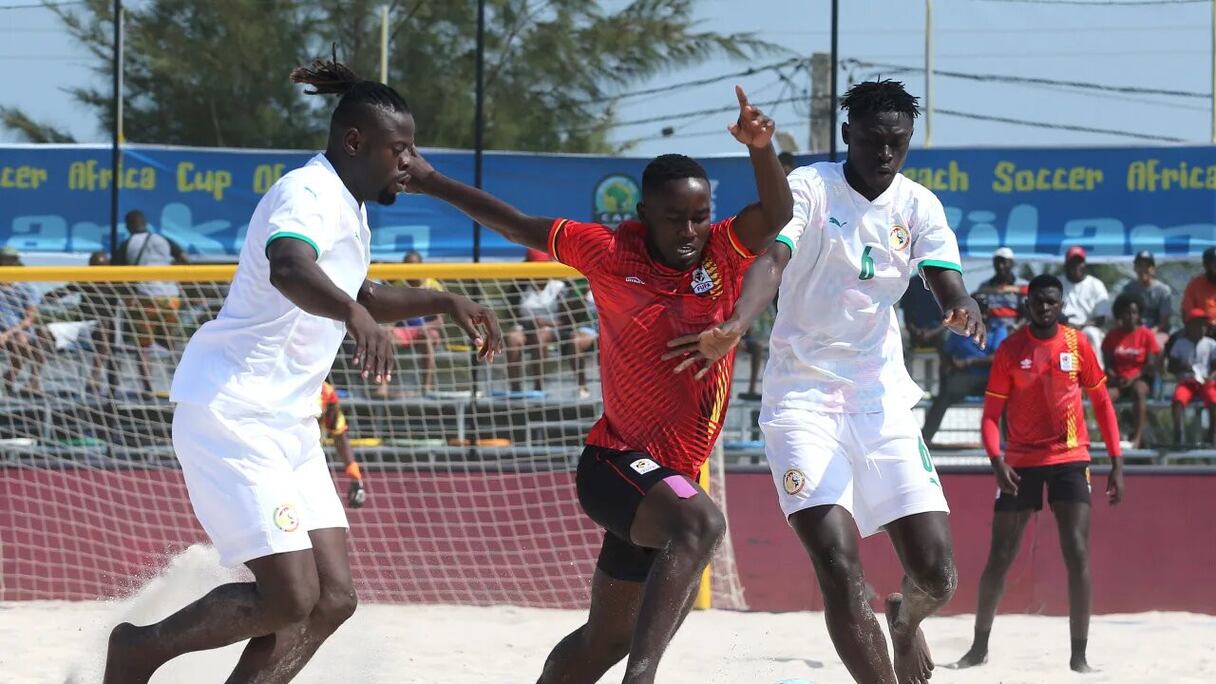 Une phase du match Sénégal-Ouganda en CAN de beach soccer, samedi 22 octobre 2022.