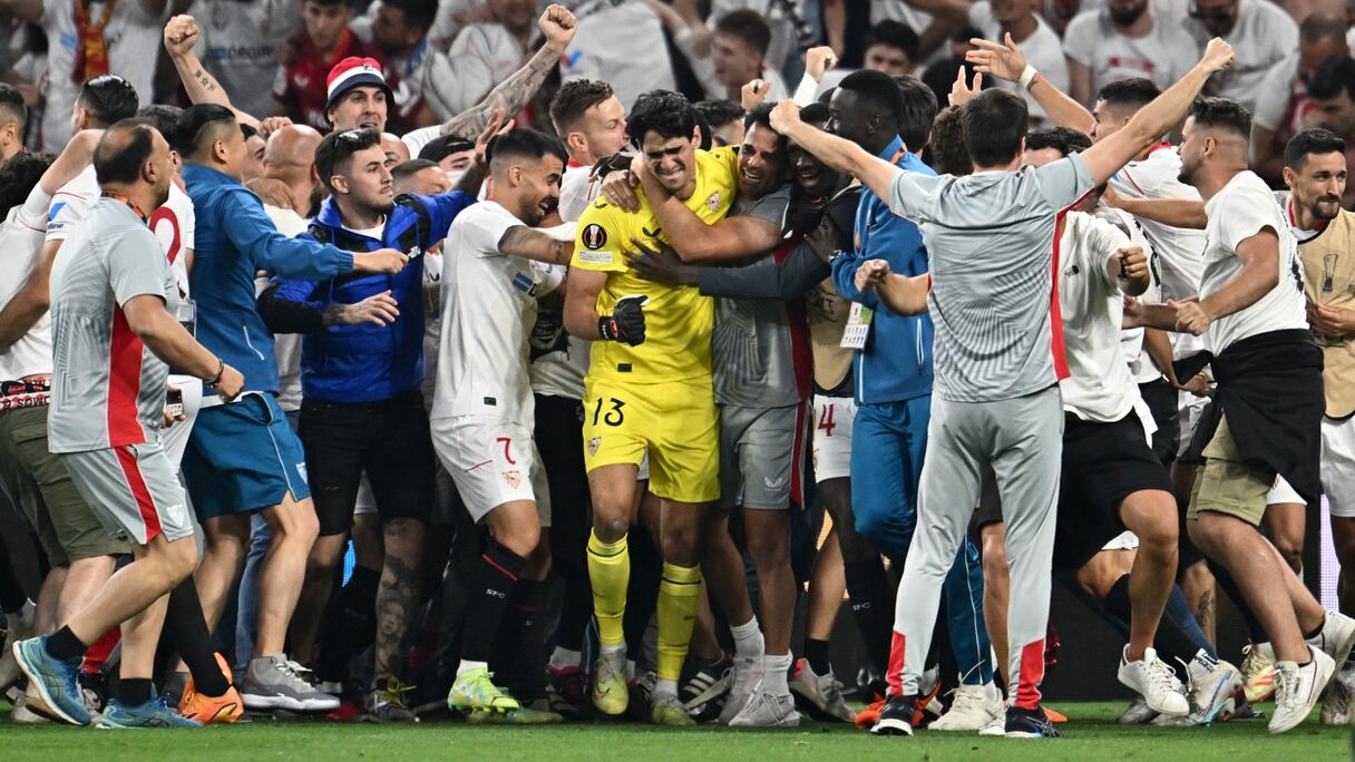 La joie des joueurs de Séville FC après leur victoire en finale de la Ligue Europa contre l'AS Rome, le 31 mai 2023.