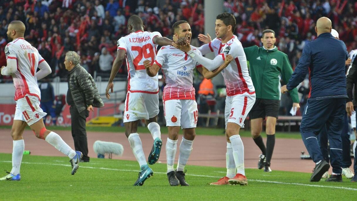 Amine Tighazoui (au centre).