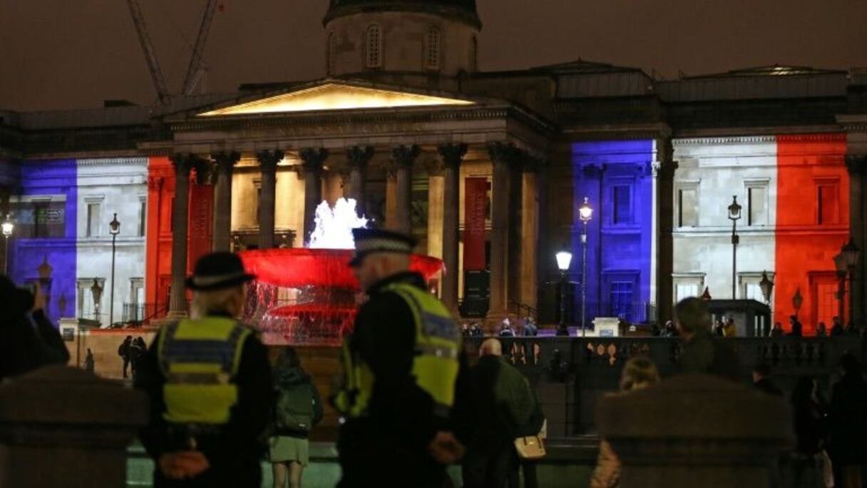 Une patrouille de police devant la National Gallery le 14 novembre 2015 à Londres.