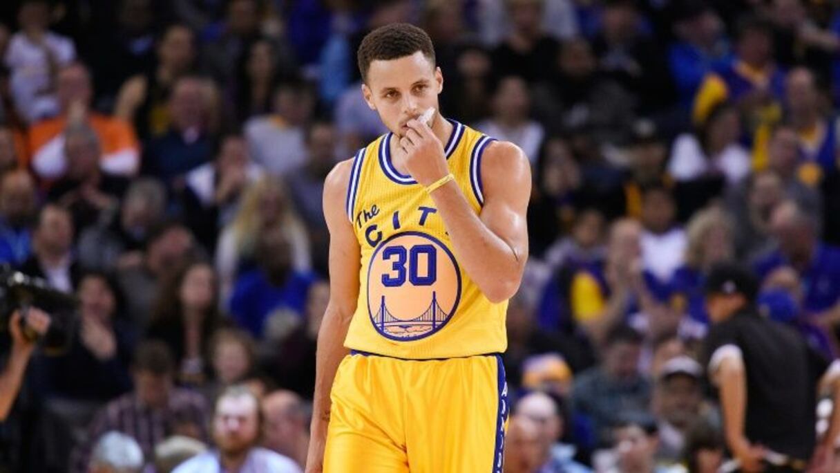 La vedette des Golden State Warriors Stephen Curry face aux Los Angeles Lakers.