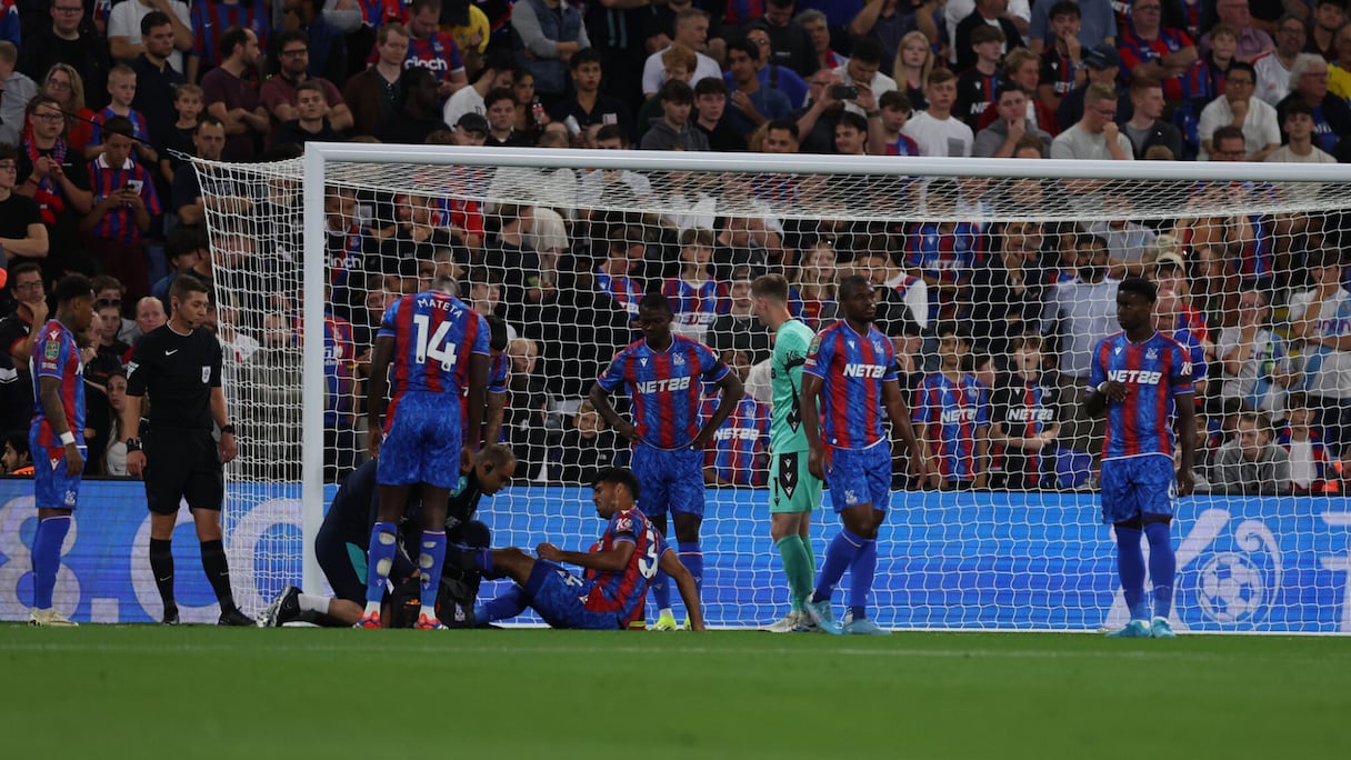 Chadi Riad blessé en Carabao Cup.
