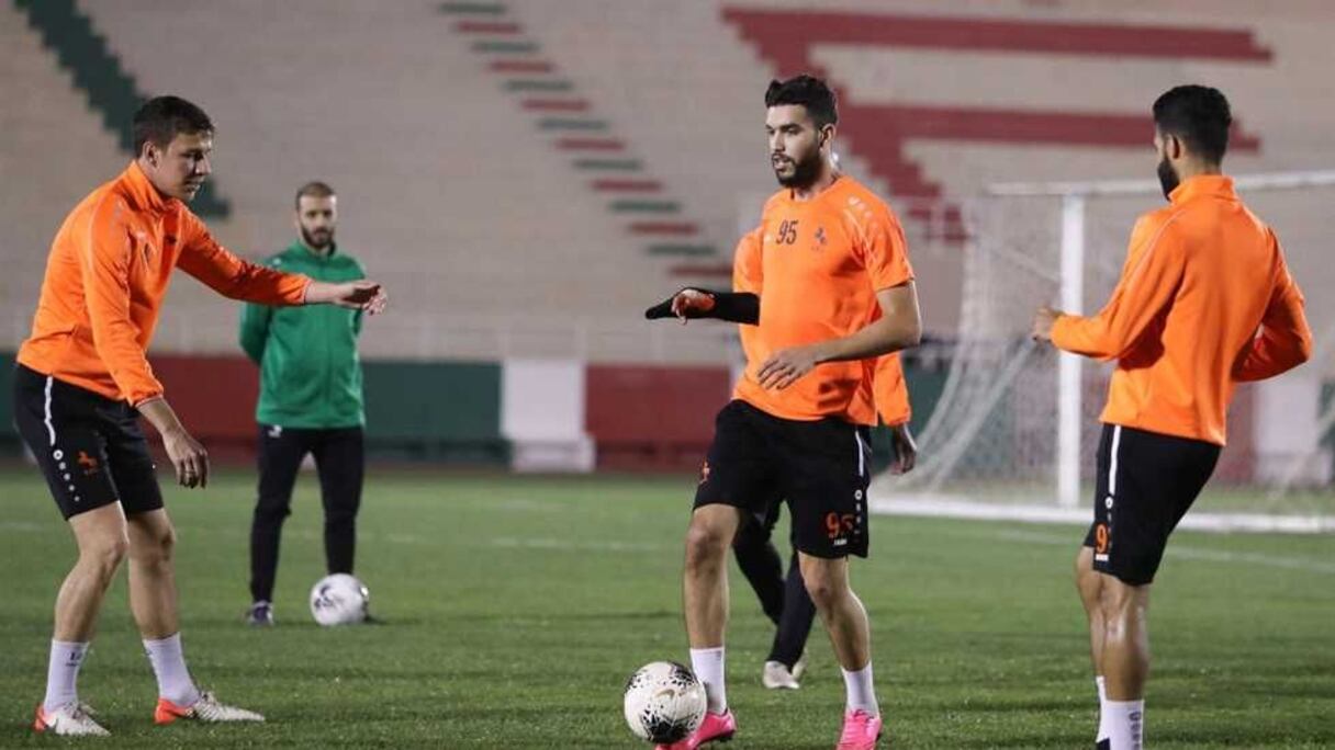 Walid Azaro (joueur d'Al Ittifak) à l'entraînement.