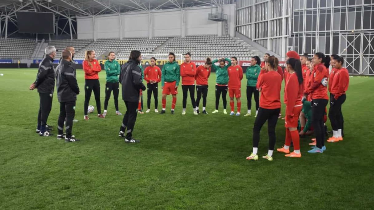 Les Lionnes de l’Atlas lors d’une séance d’entrainement à Bucarest (Roumanie), le 10 avril 2023.