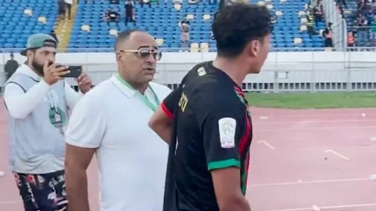 Abdelilah Ibrahimi, porte-parole du Raja et Zakaria Habti, joueur de l'AS FAR lors du Classico