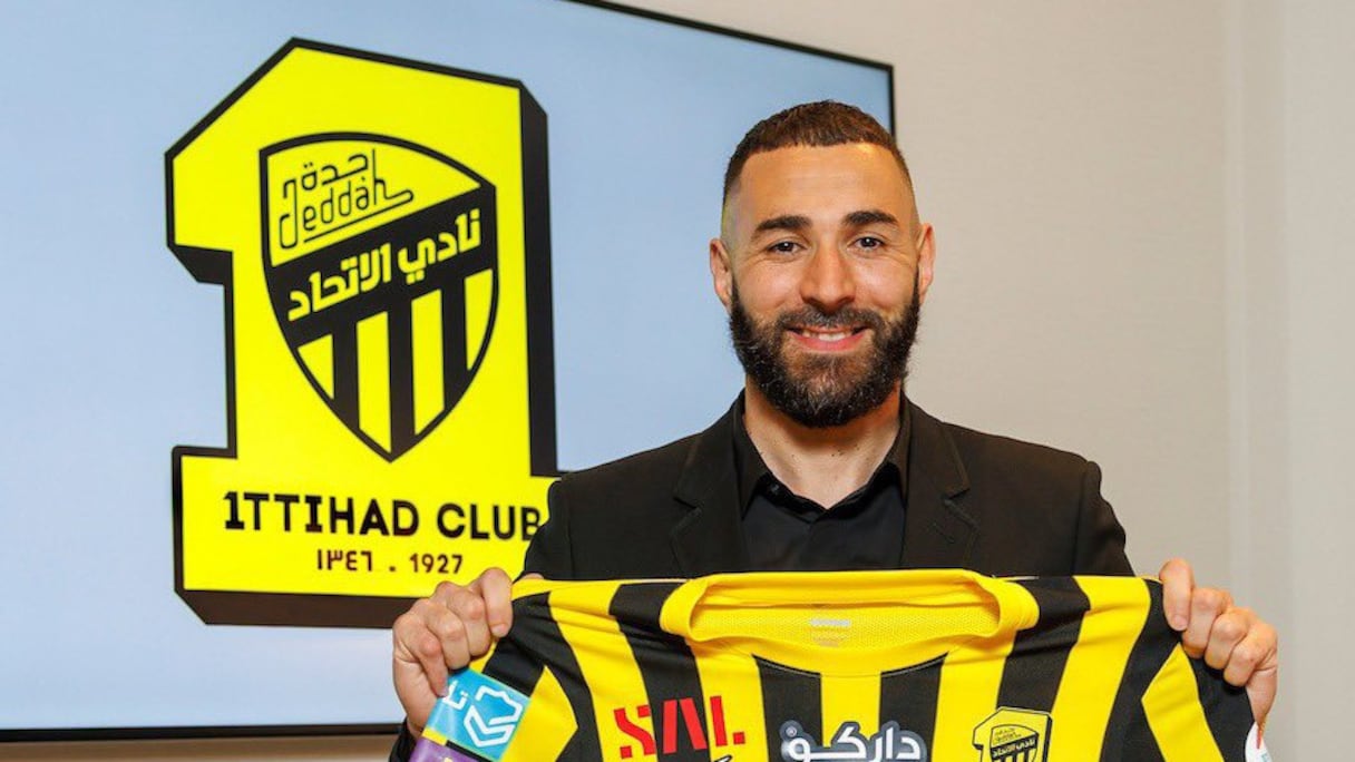 Karim Benzema avec le maillot de l'Ittihad;