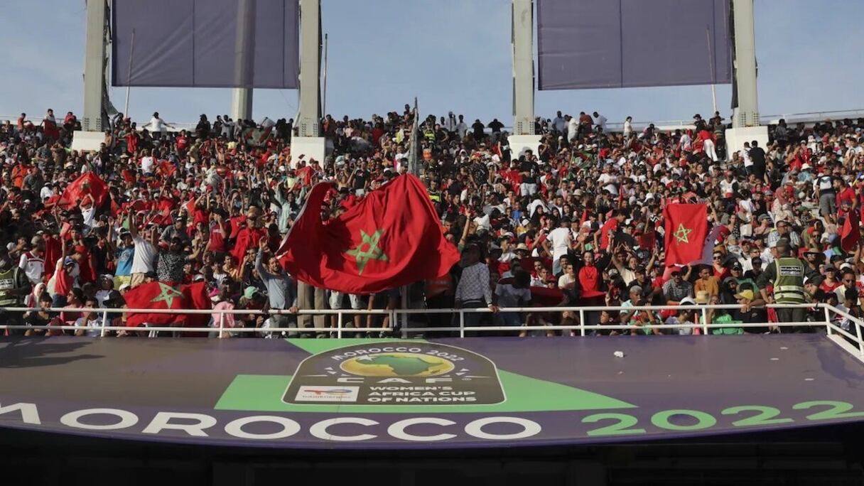 Les supporters des Lionnes de l'Atlas, nombreux, au Complexe Moulay Abdellah de Rabat.