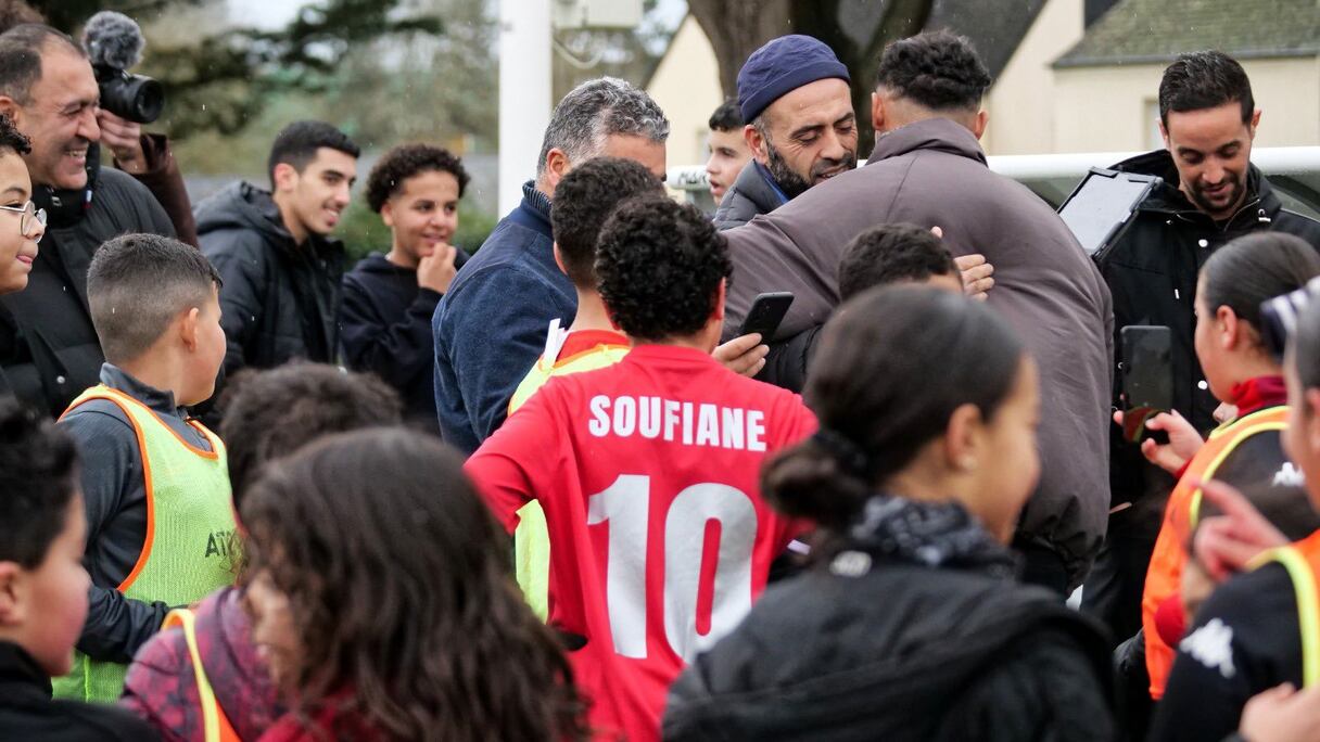 Bain de foule pour Sofiane Boufal à Angers, le 8 janvier 2023.