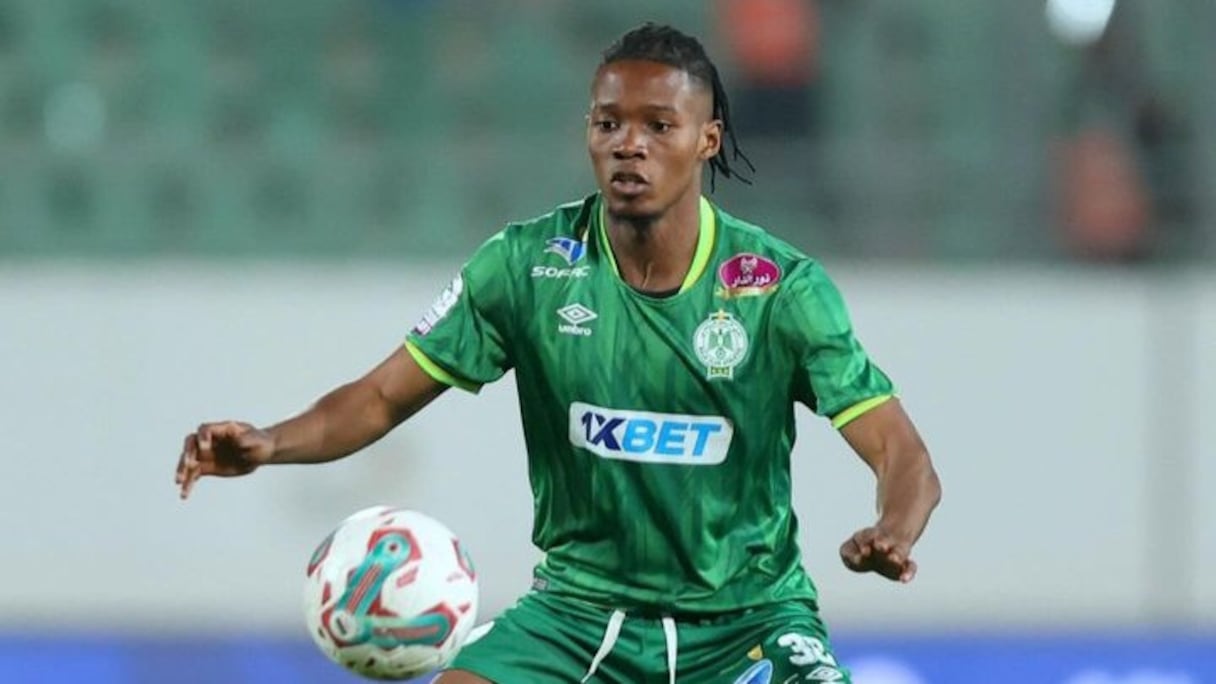 Camara avec le maillot du Raja.