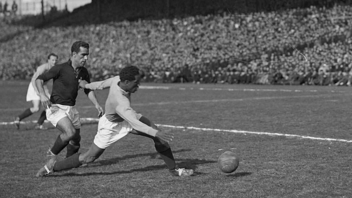 Feu Larbi Ben Barek, la Perle noire, avec l'équipe de France.