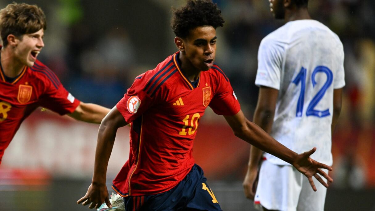 Lamine Yamal sous le maillot de l'Espagne.