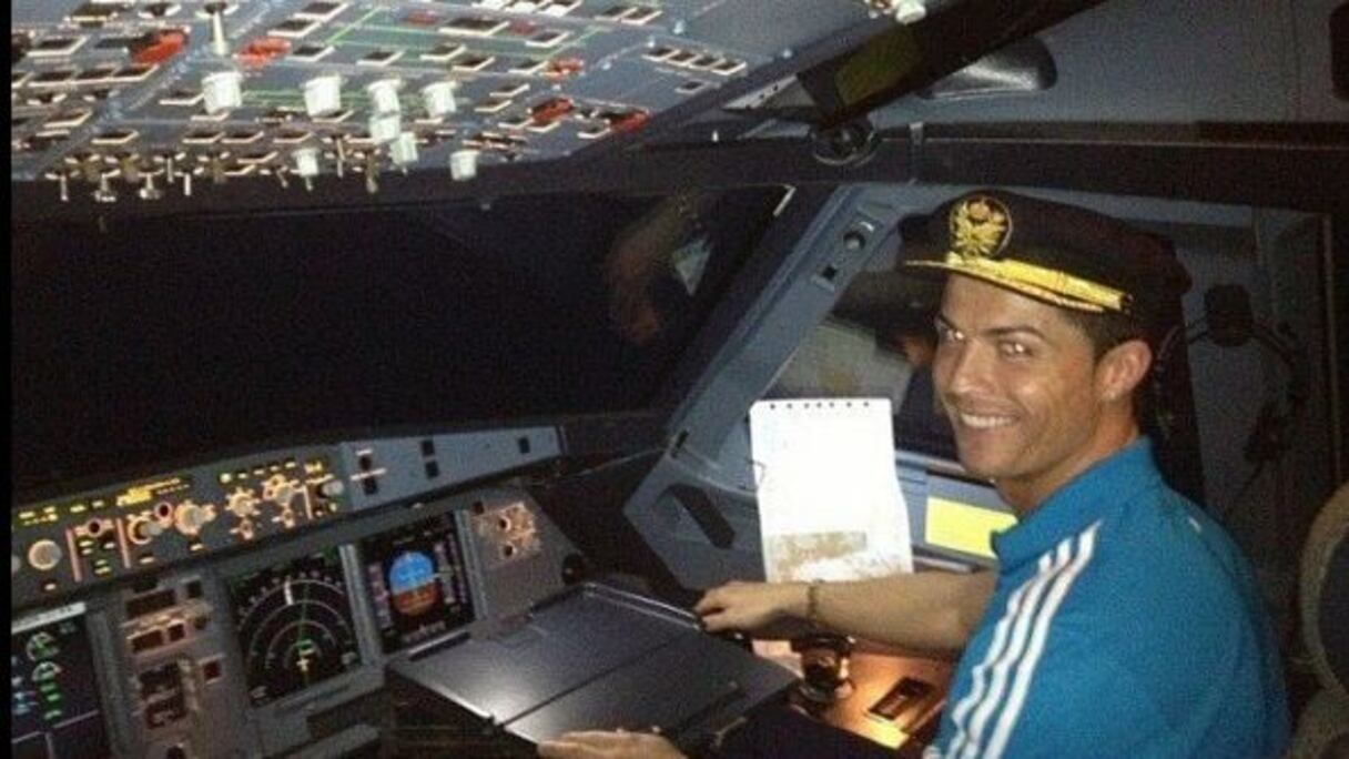 Cristiano Ronaldo à bord de son nouveau jet à 19 millions d'euros.