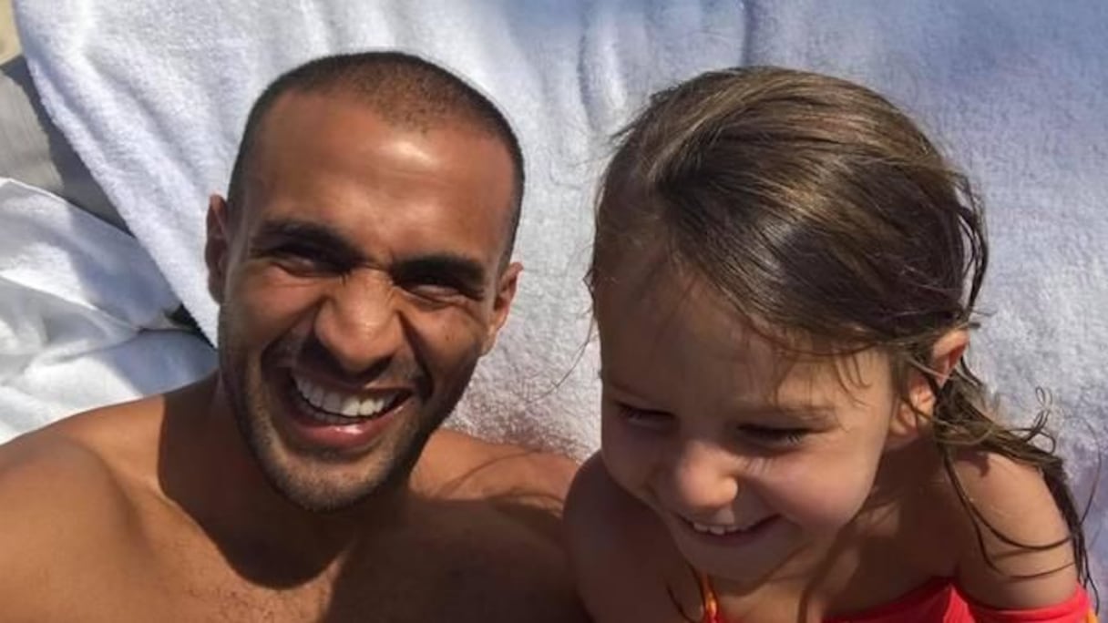 Badr Hari et sa fille.