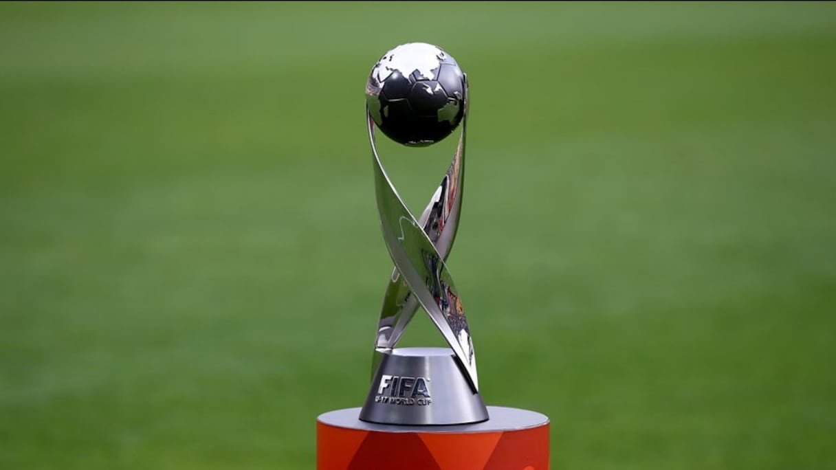 Le trophée de la Coupe du monde U17.
