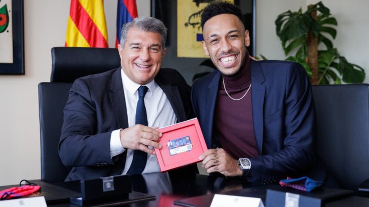 Pierre-Emerick Aubameyang et Joan Laporta, président du Barça.