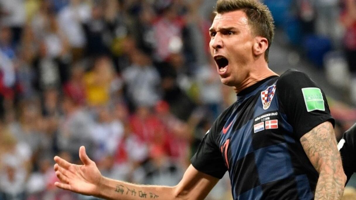 La joie de Mario Mandzukic (Croatie), saisie à ras le sol par le photographe.