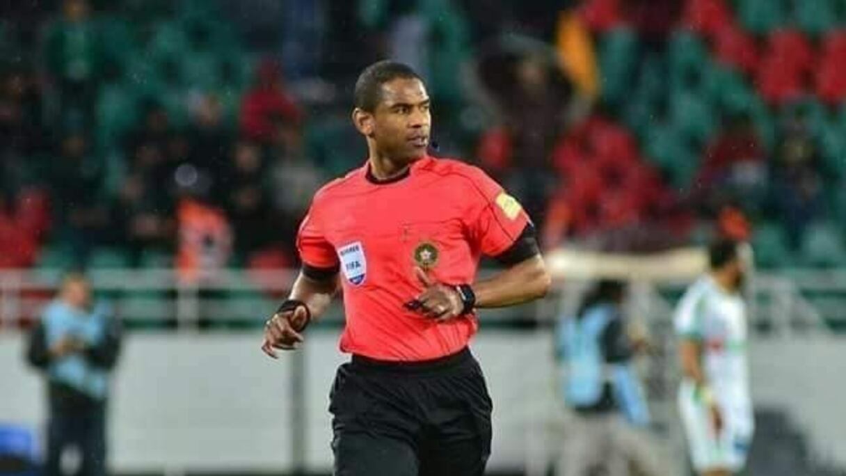 L'arbitre marocain Samir El Guezzaz.