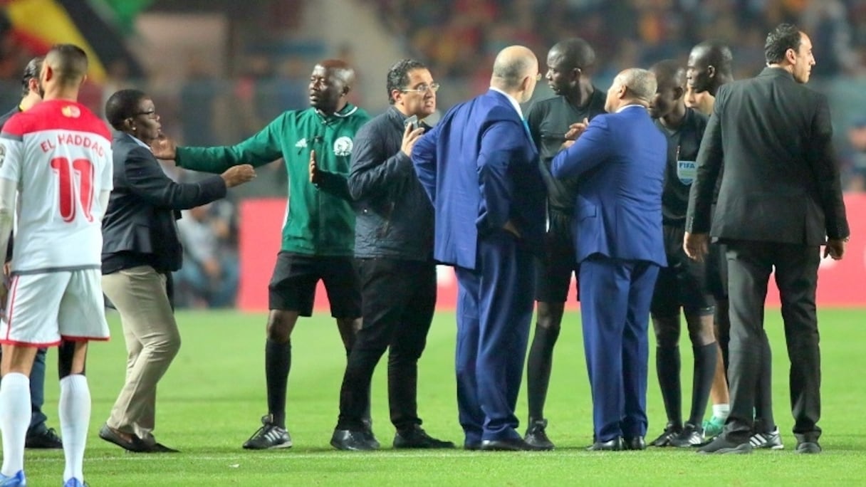 La finale retour de la Ligue des champions CAF, EST-WAC, ternie par une VAR défectueuse.