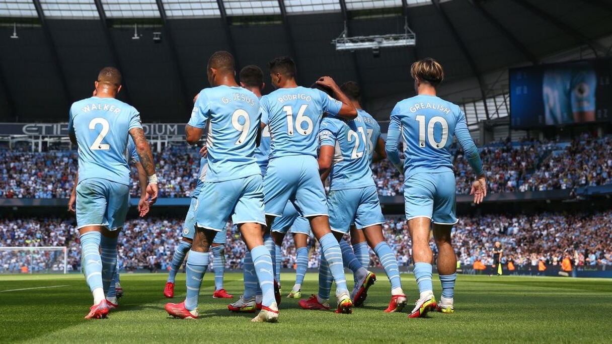 Les joueurs de Manchester City célébrant leur victoire contre Arsenal 5-0.