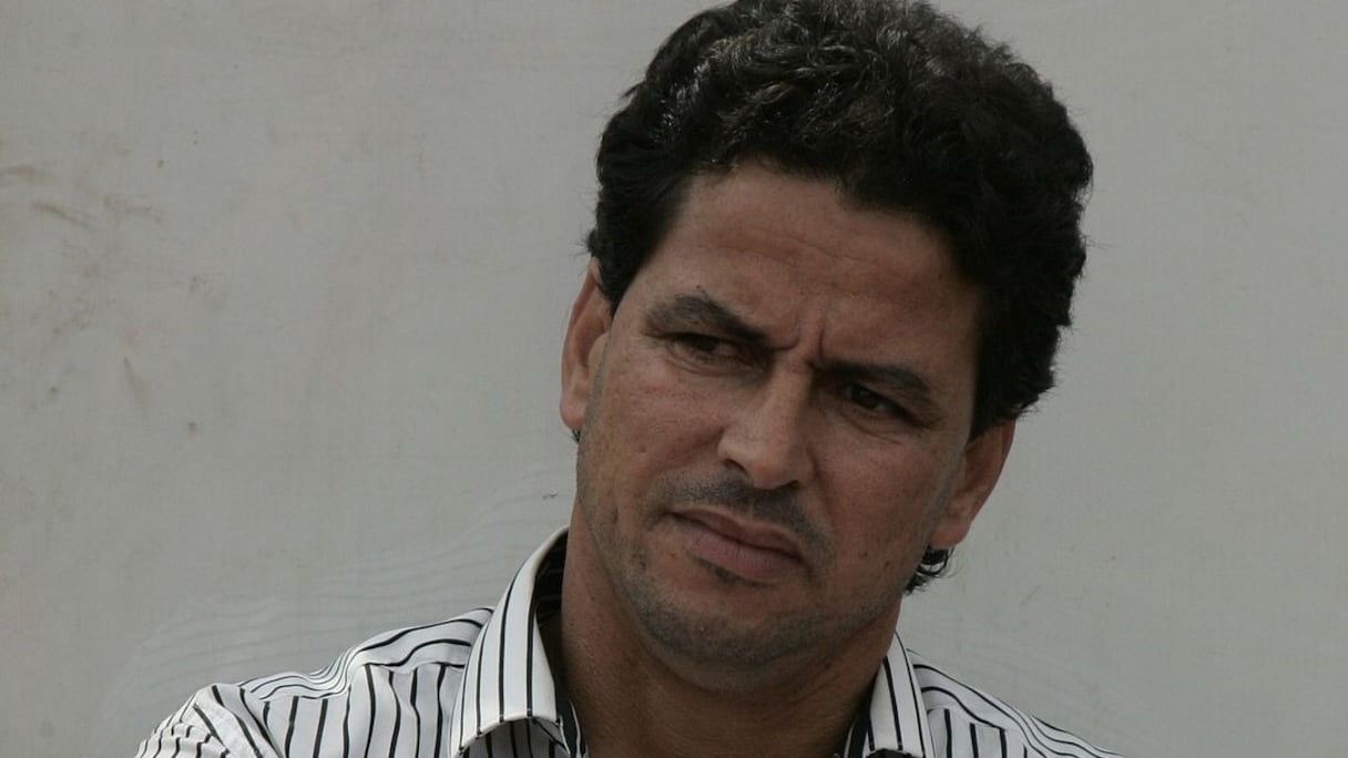 Aziz Kerkach (en polo vert), atteint de Covid-19, s'est présenté au match OCK-IRT.