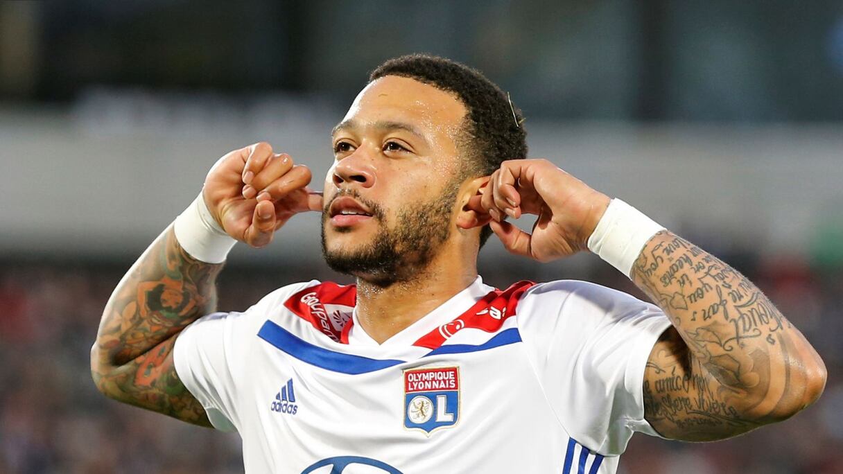 Le Lyonnais Memphis Depay est dans le viseur du Barça.