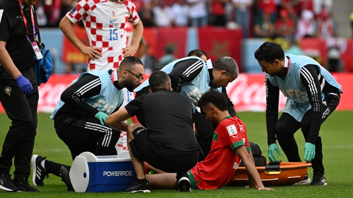 Noussair Mazraoui blessé lors du match Maroc-Croatie, mercredi 23 novembre 2022.