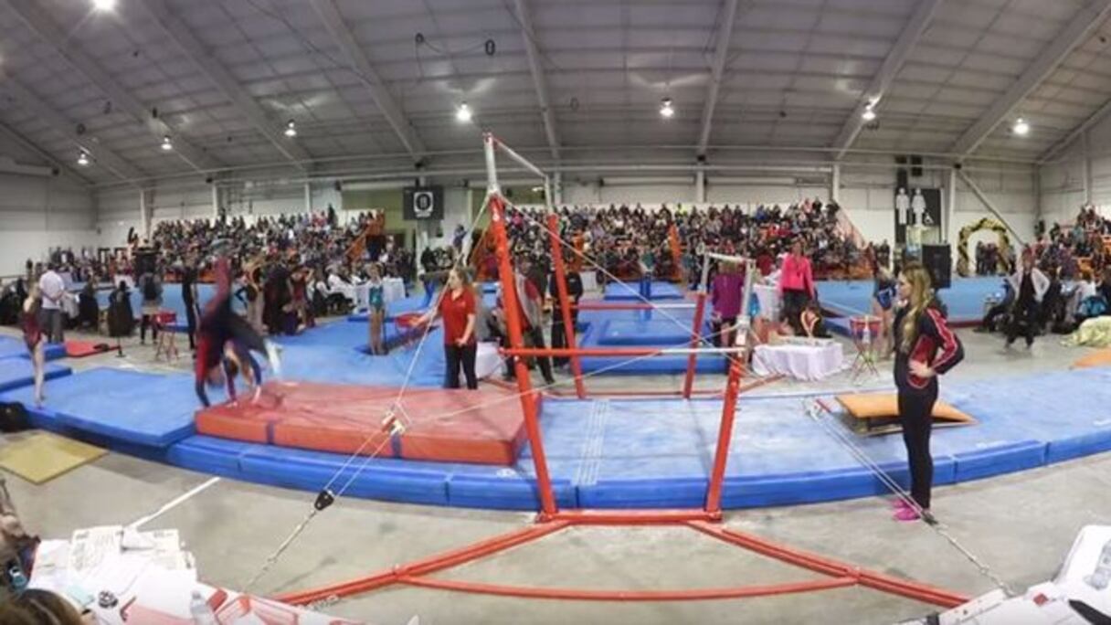 Hamza Hossaini (au centre) avec d'autres gymanstes marocains aux derniers championnats arabes de 2018.
