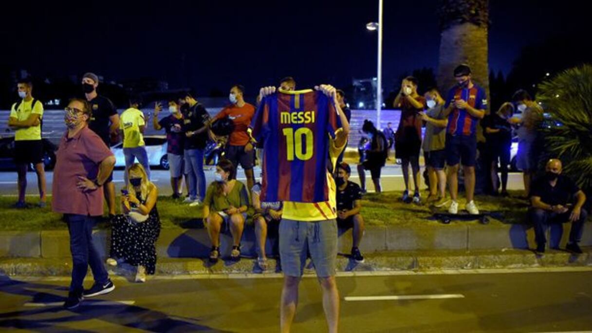 Des supporters du Barça assommés par le départ de Messi.