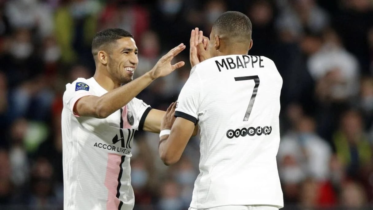 Achraf Hakimi et Kylian Mbappé sous les couleurs du Paris Saint-Germain.