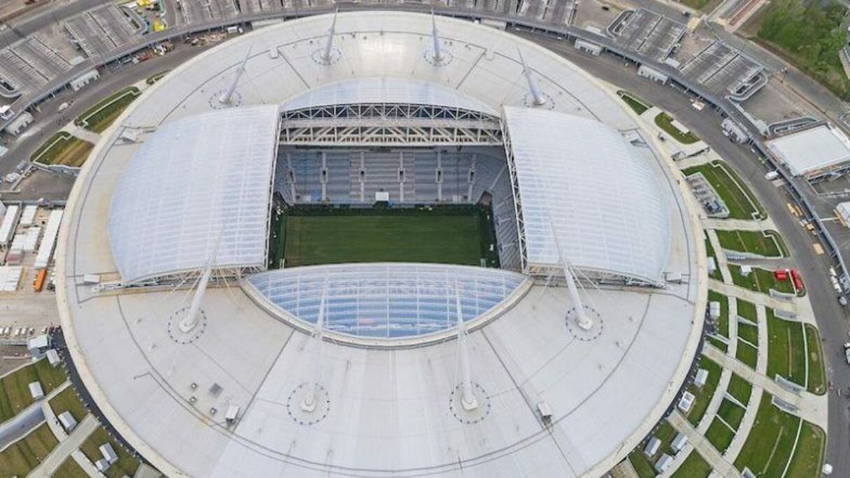 Le stade de Saint Pétersbourg, en Russie, accueillera trois matchs du groupe B, trois rencontres du groupe E ainsi et un quart de finale. Cette enceinte de 61.000 places est équipée d'un toit amovible.