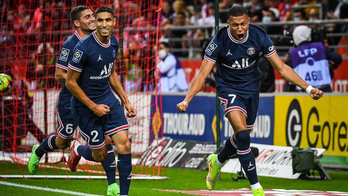 Kylian Mbappé célébrant une réalisation avec Achraf Hakimi.