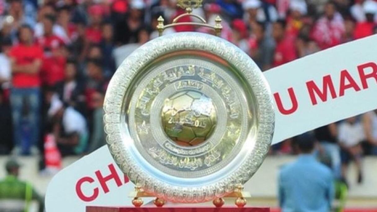 Le trophée de la Botola Pro D1 Inwi.