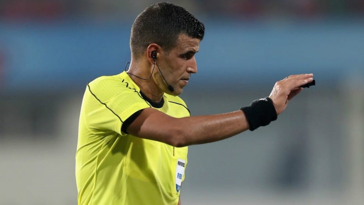 L'arbitre algérien Mehdi Abid Charef.