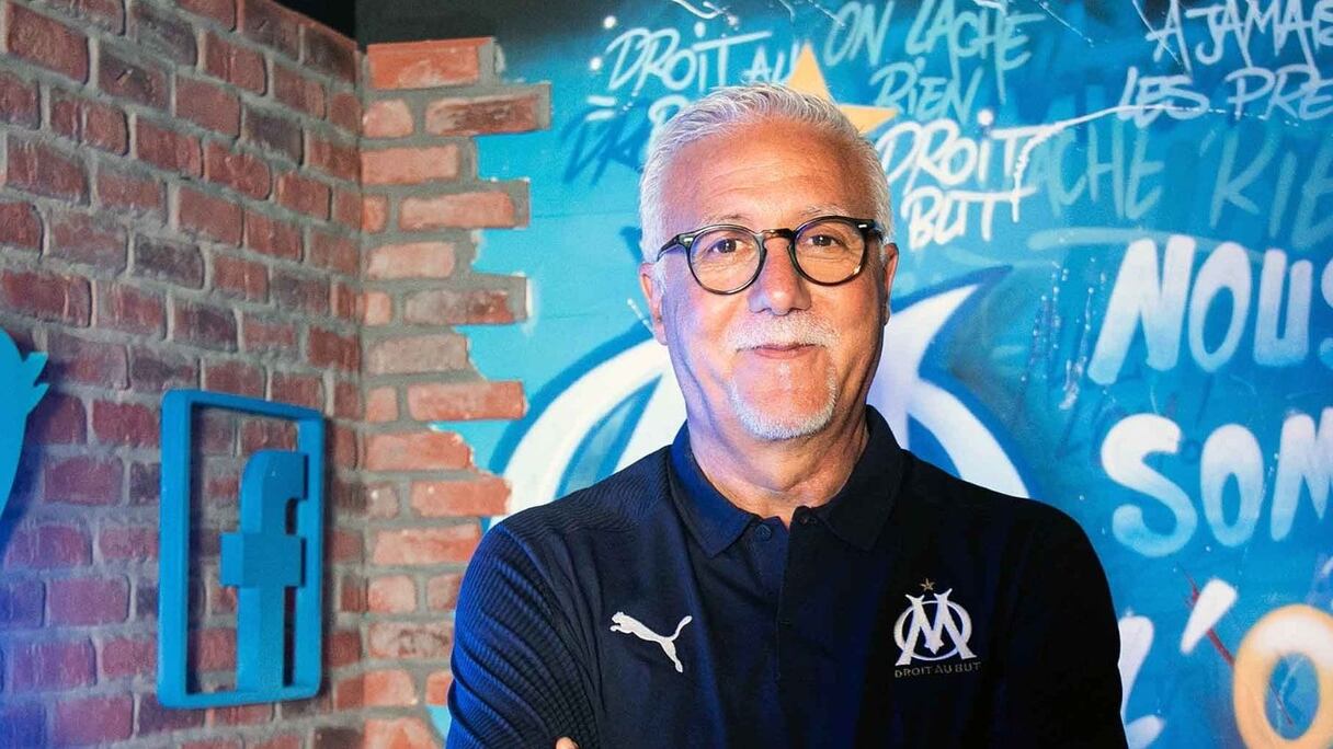 Supporters marseillais devant le vélodrome.