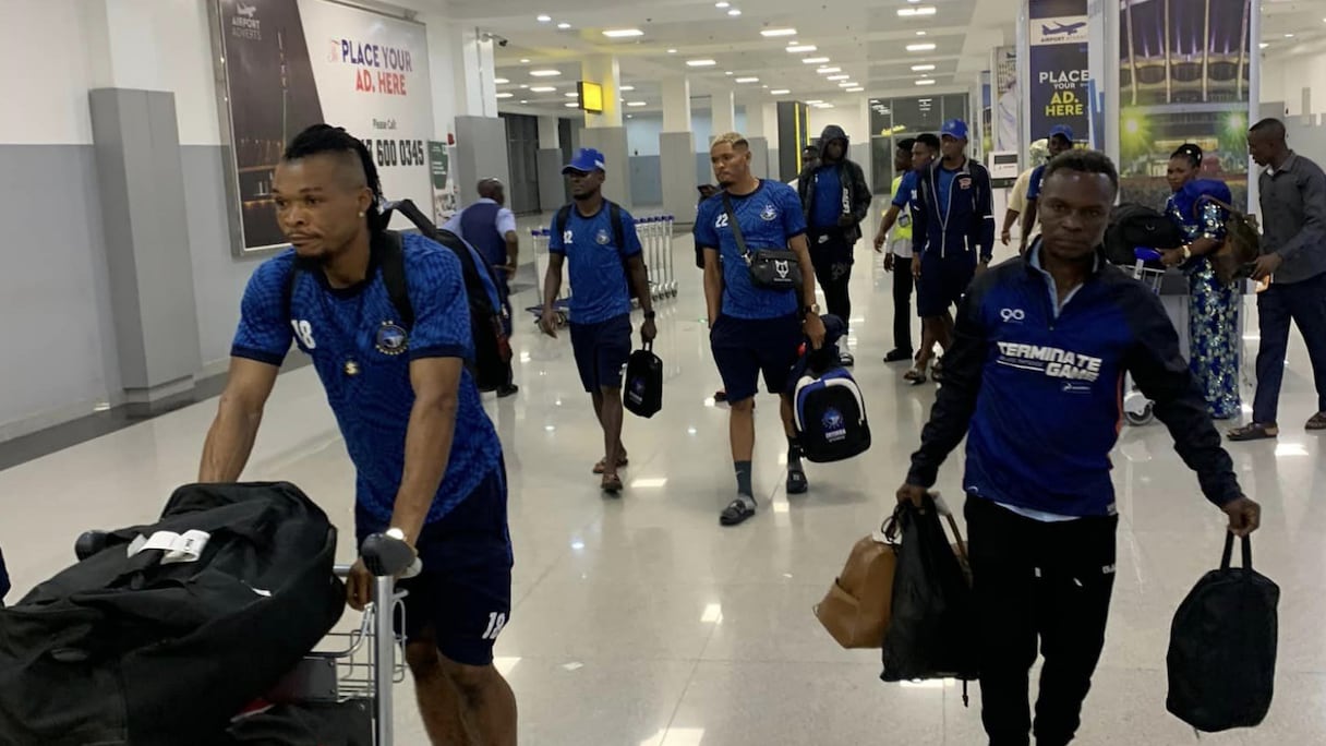La délégation d’Enyimba à l’aéroport Murtala Muhammed de Lagos (Nigeria), le lundi 23 octobre 2023.