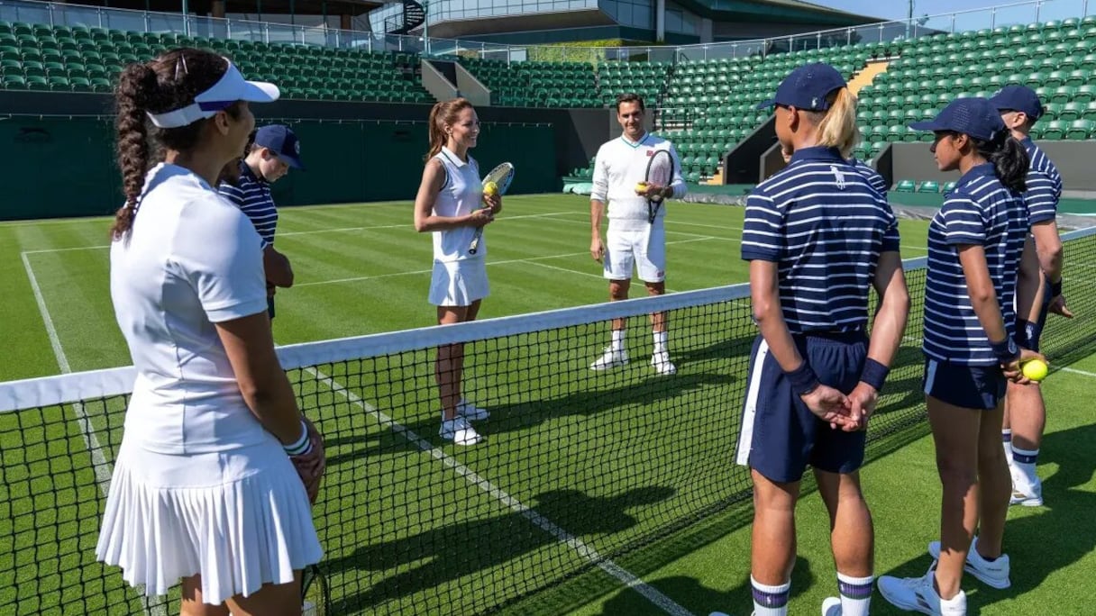 La Princesse de Galles et Roger Federer jouent au tennis au All England Lawn Tennis Club à Wimbledon.