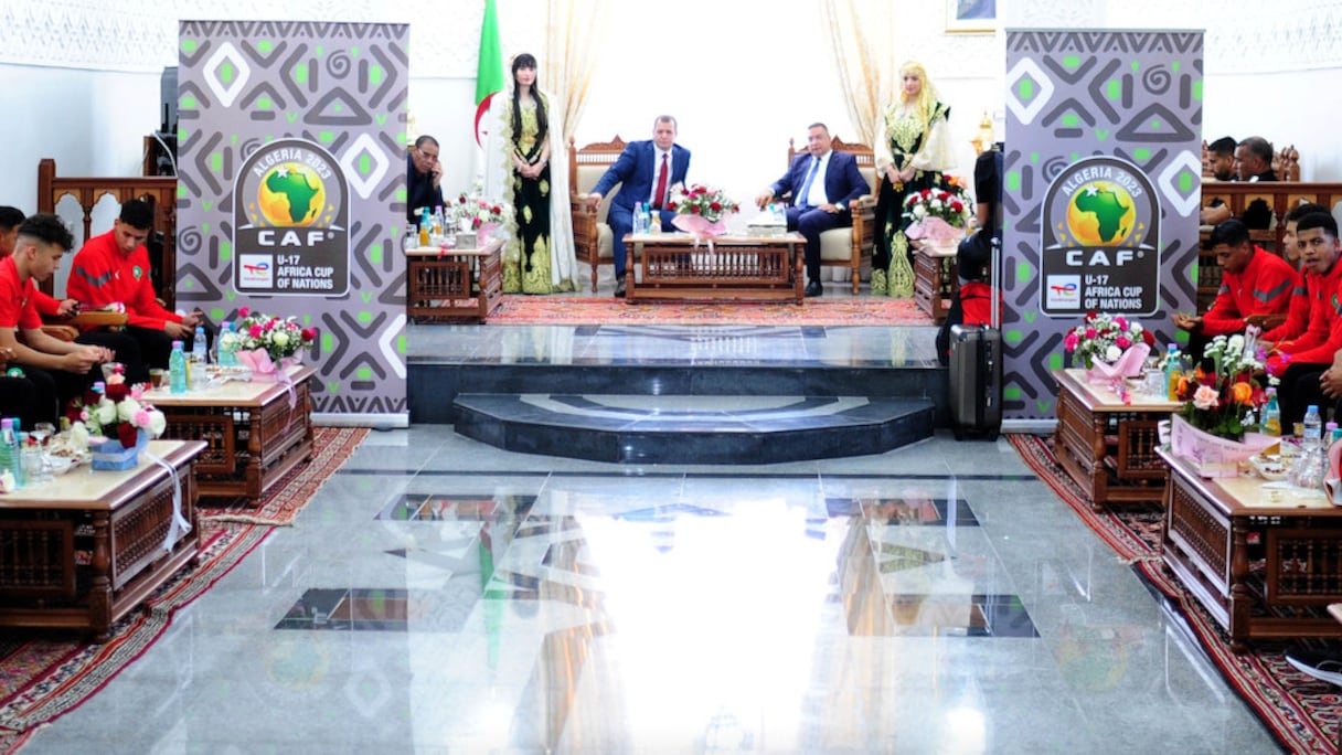 La délégation de l'équipe nationale U17 à l'aéroport Mohamed Boudiaf de Constantine, le vendredi 28 avril 2023.