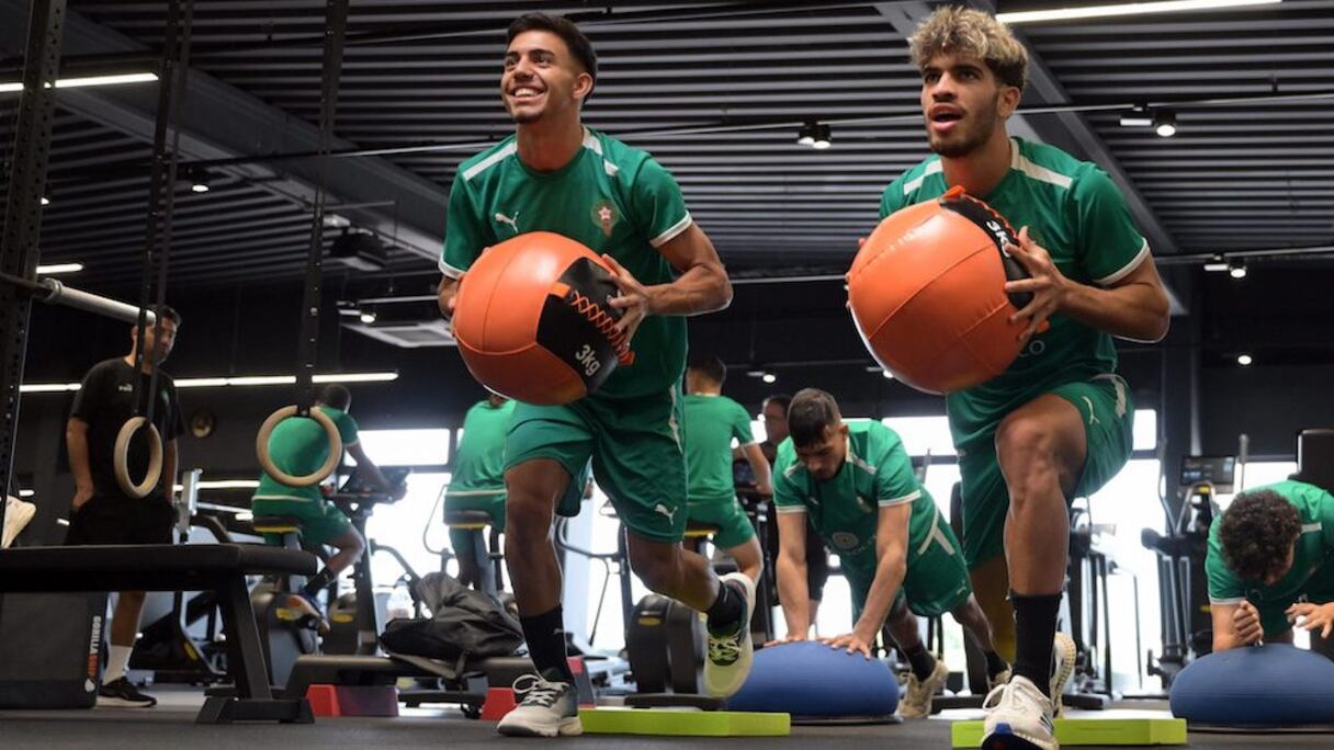 Les Lionceaux de l'Atlas lors d'une séance de décrassage en salle, le 19 juillet 2024.