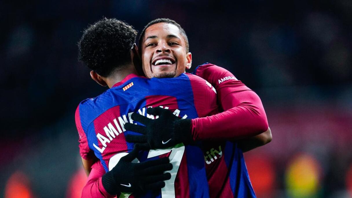 Héros du Barça contre Osasuna, Vitor Roque félicité par Lamine Yamal.