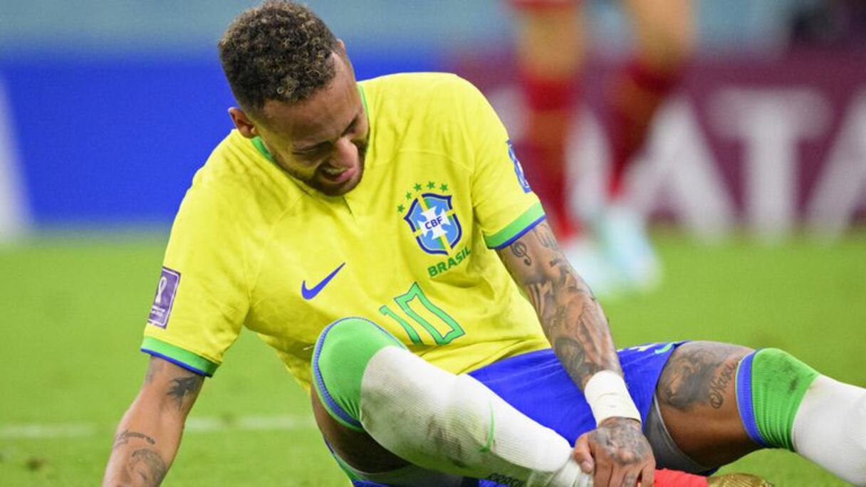 Neymar blessé à la cheville contre la Serbie.