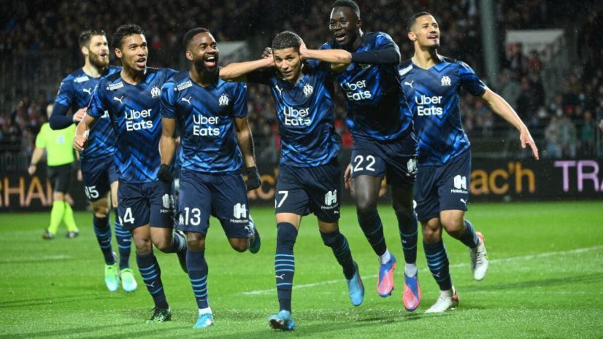 Amine Harit célèbre son but avec ses coéquipiers de Marseille.