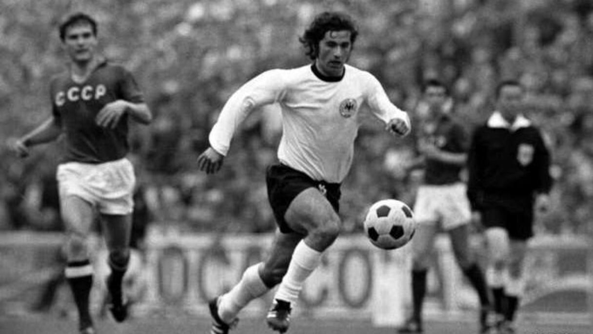 Gerd Müller (à gauche) avait inscrit le but victorieux pour l’Allemagne en finale de la Coupe du monde contre les Pays-Bas en 1974.