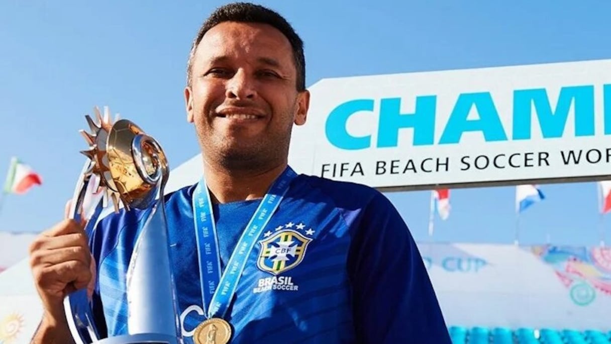 Gilberto Da Costa de Souza, entraineur de la sélection nationale de beach soccer.
