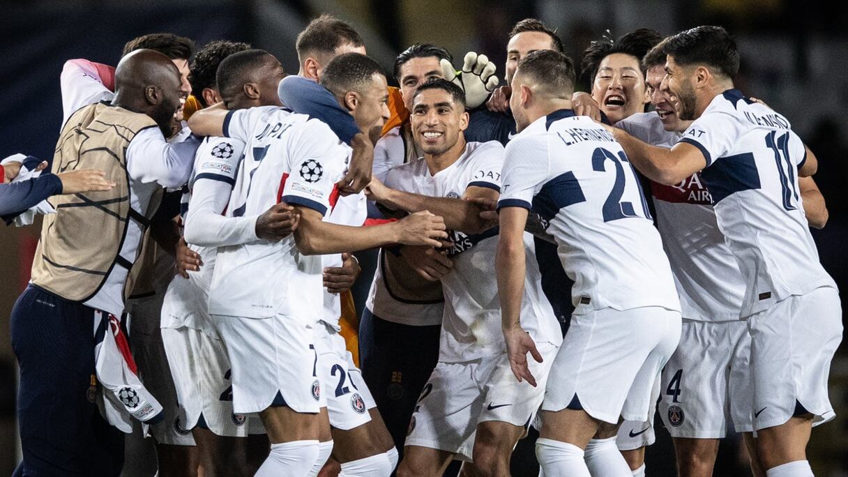 Achraf Hakimi et ses coéquipiers célèbrent leur qualification pour les demi-finales de la Ligue des champions, face au FC Barcelone.