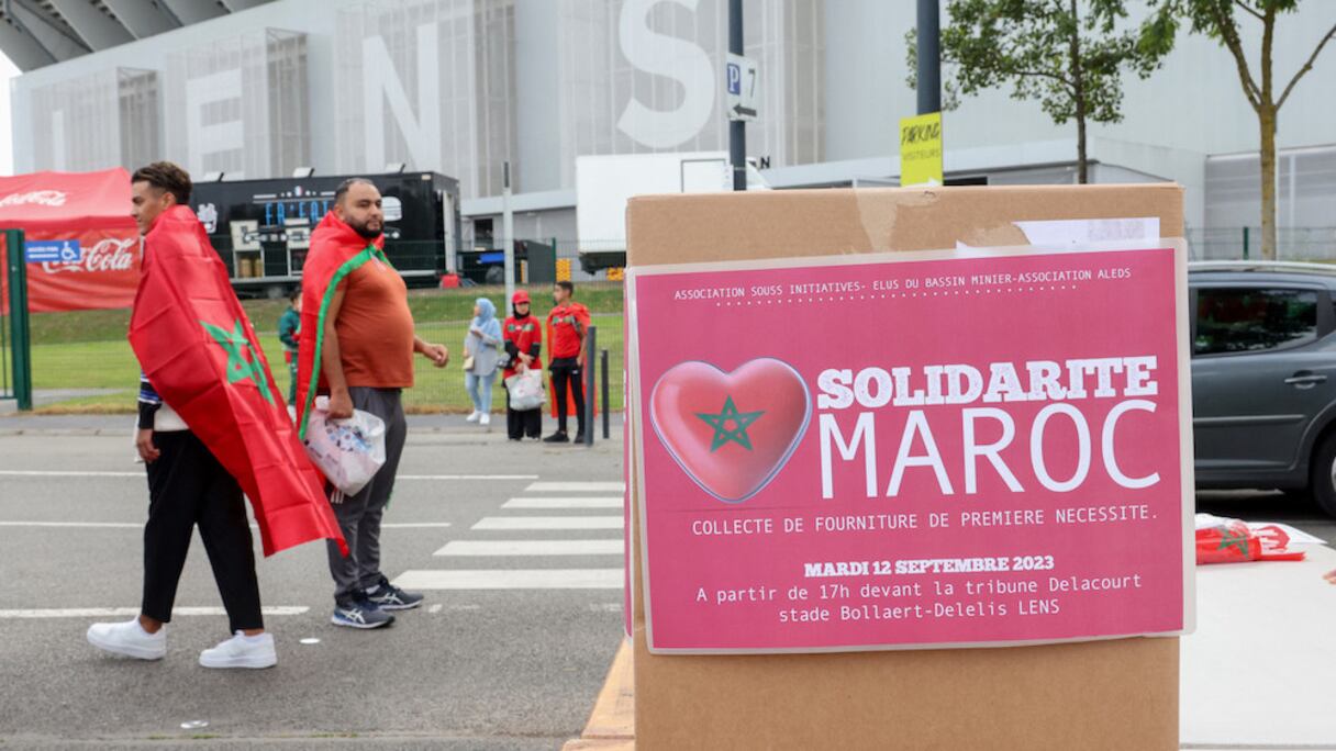 Les MRE apportent leur soutien aux victimes du séisme qui a frappé le Maroc à l'occasion du match des Lions de l'Atlas contre le Burkina Faso à Lens, le 12 septembre 2023.
