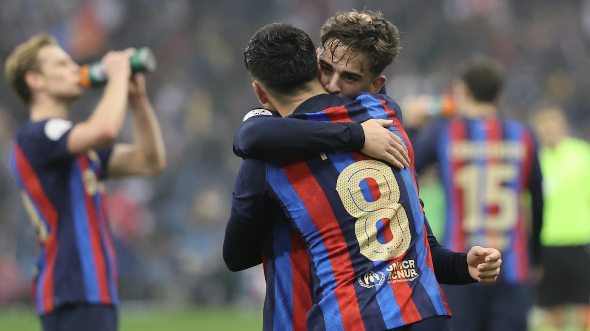 Gavi et Pedri, milieux de terrain du FC Barcelone, contre le Real Madrid en finale de la Supercoupe d'Espagne, le dimanche 15 janvier 2023 à Riyad.