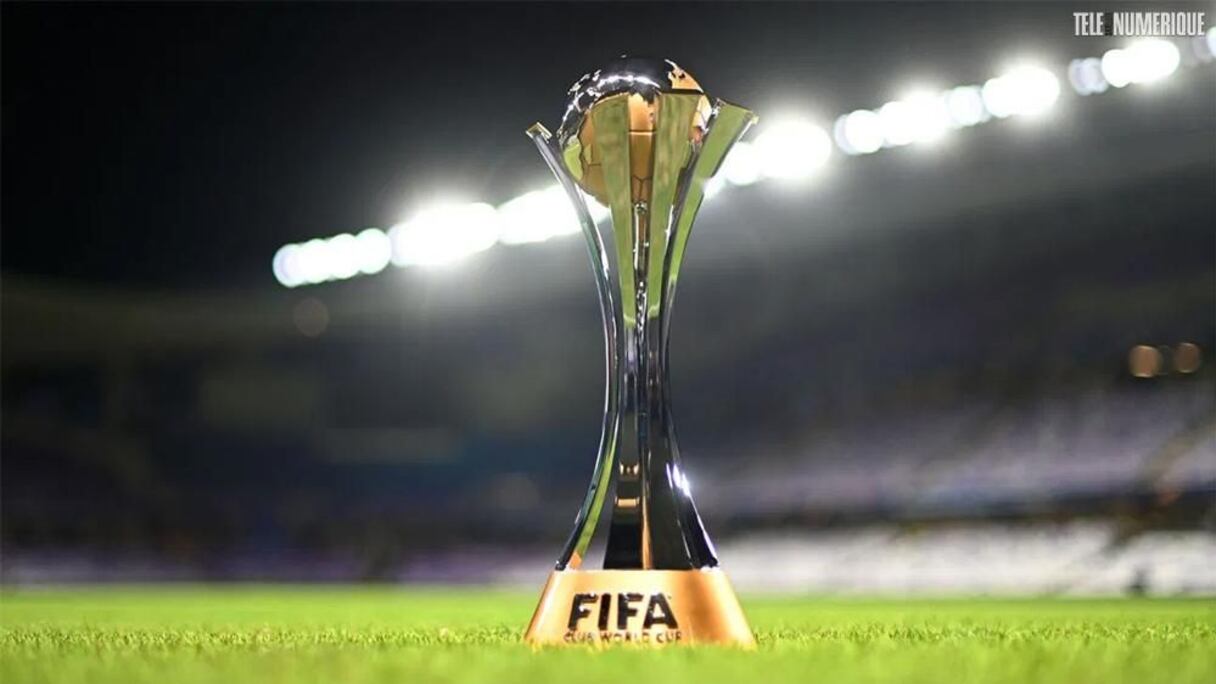Le trophée de la Coupe du monde des clubs de foot.